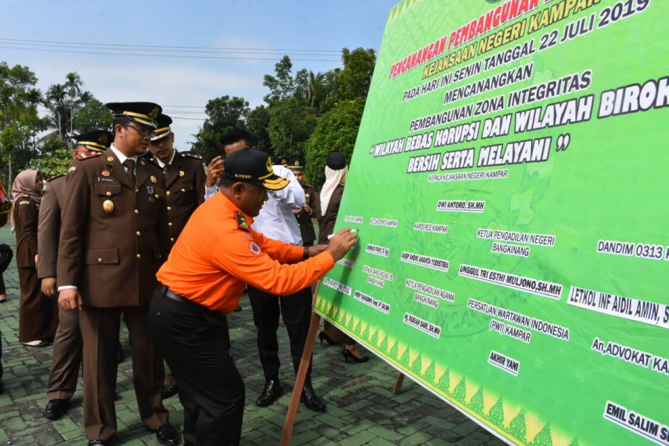 Tandatangani Komitmen Bersama Zona Integritas Menuju Wbk Dan Wbbm Pemerintah Kabupaten Kampar