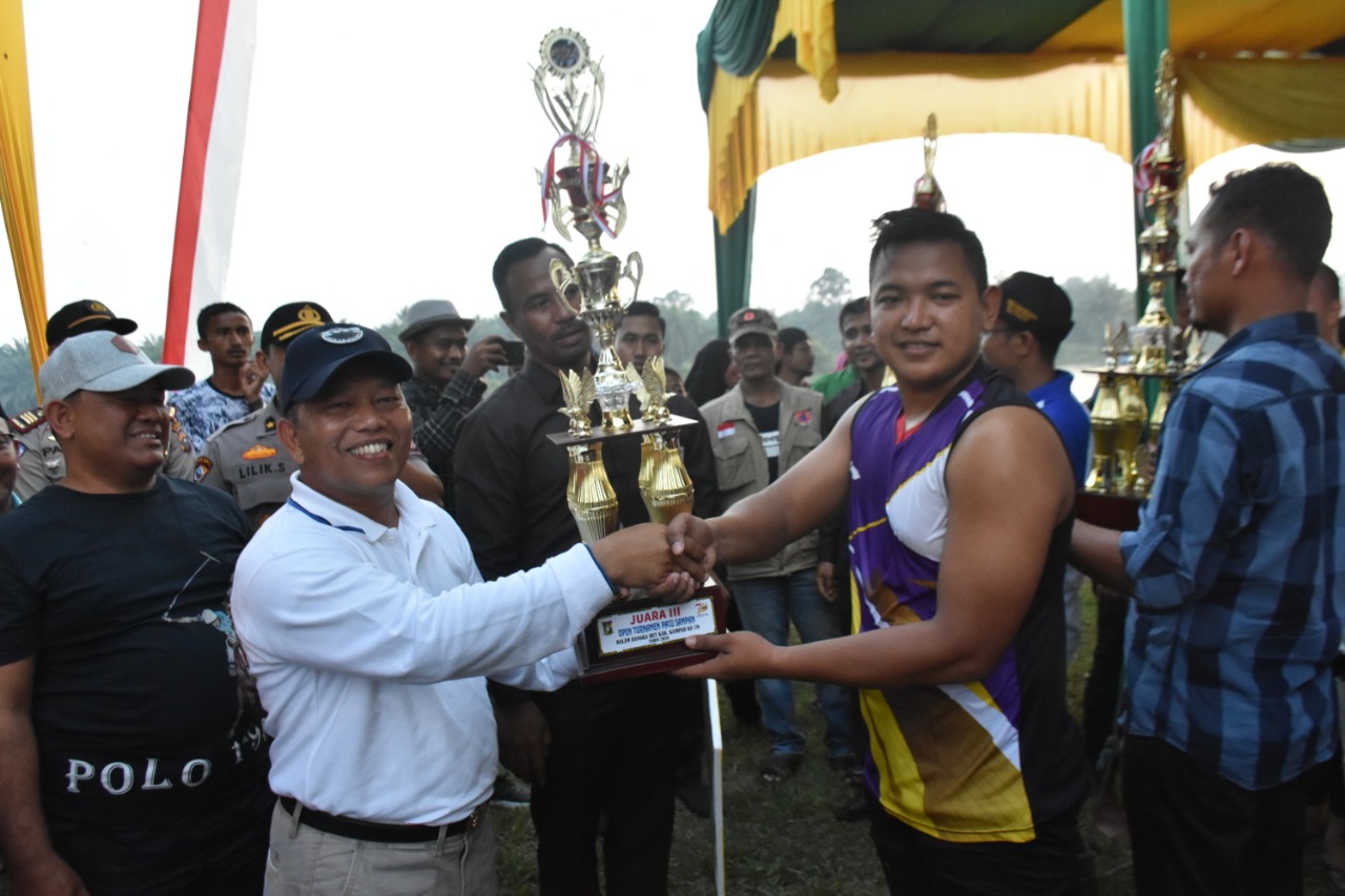 Tim Dayung Pacu Sampan Buluh Cina Raih Juara 1 Di Hut Kampar Ke 70