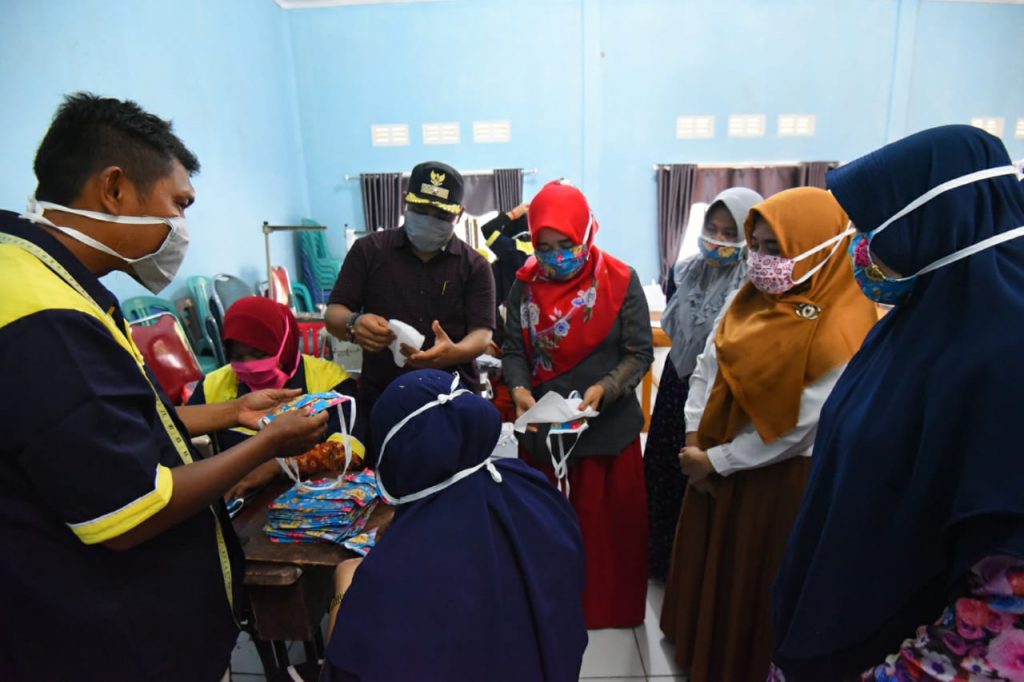 Demi Keselamatan Masyarakatnya Dari Penyebaran Covid 19 Kepala Desa Pulau Birandang Lakukan Gebrakan Dengan Produksi Masker Pemerintah Kabupaten Kampar