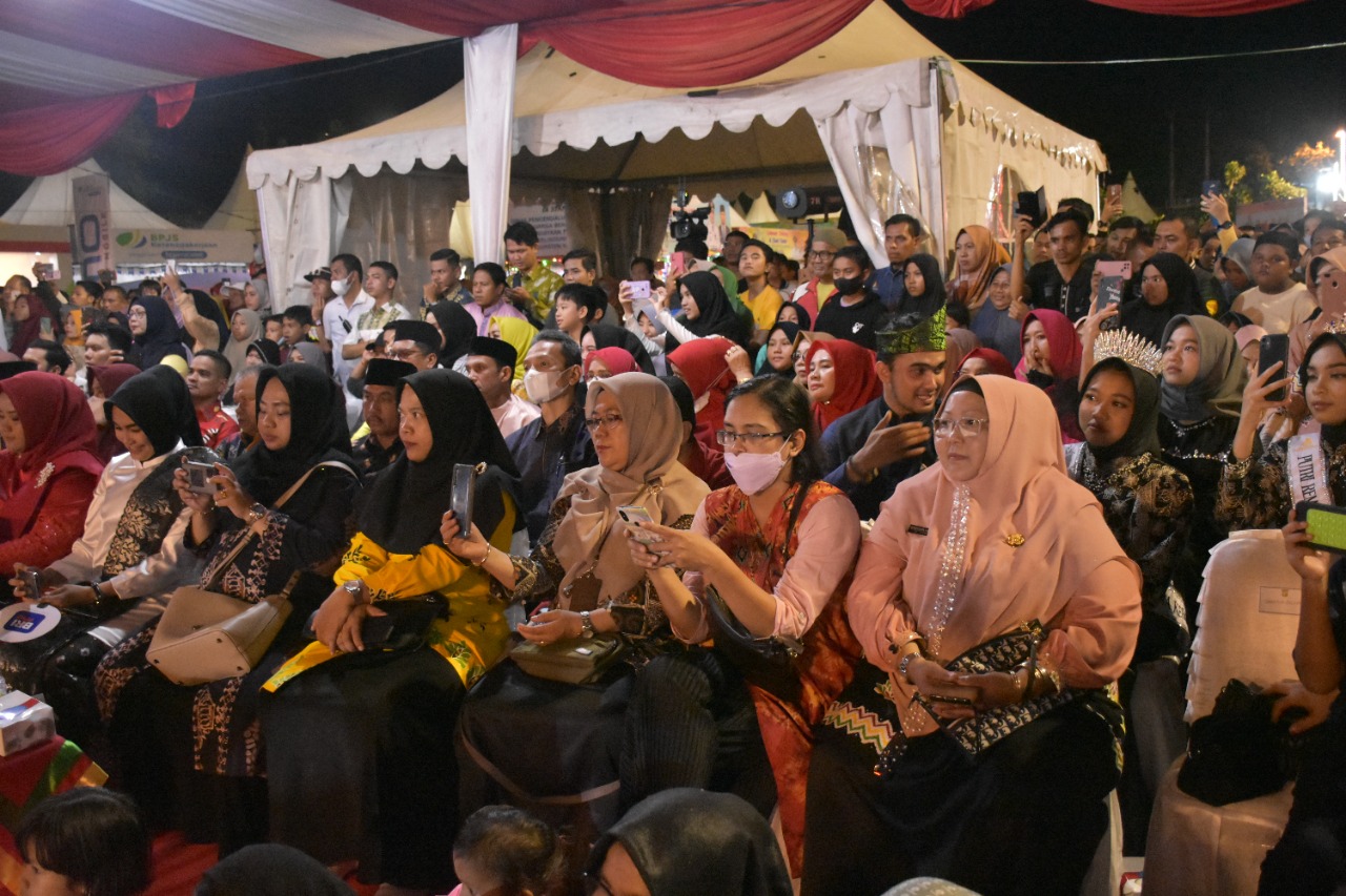 Ribuan Masyarakat Padati Pembukaan Bagholek Godang Festival Kabupaten  Kampar. - Pemerintah Kabupaten Kampar